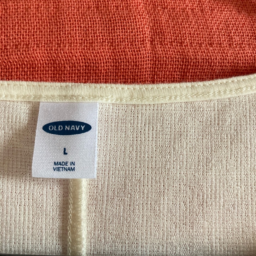 Old Navy never worn top size L - Picture 3 of 3